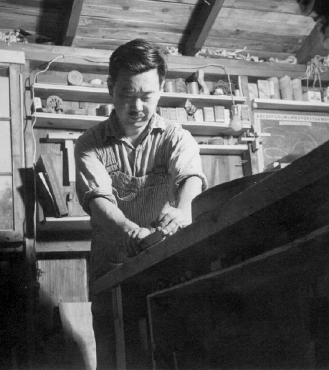 Nakashima working on his next piece of magic. Source: https://www.nakashimawoodworker.com/ image by unknown.