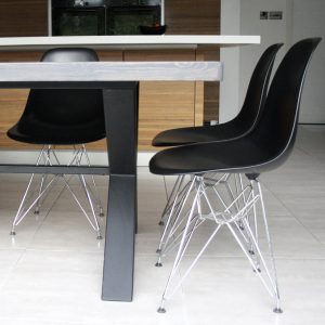 Cross table with overhang